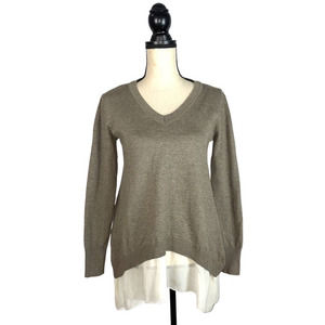 Thyme & Honey Gray V-Neck with White Underlay Sweater       Size: S